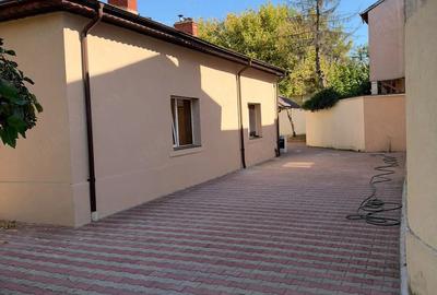 Casă cu Teren 500 Mp în Central