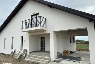 Casă cu 4 camere în Dumbrăveni
