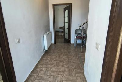 Casă cu 4 camere cu Teren 270 Mp în Central