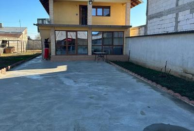 Casă cu 4 camere cu Teren 377 Mp în Central - 2