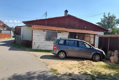 Apartament cu 2 camere decomandat în Petrești