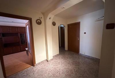 Apartament cu 3 camere decomandat în Central - 1