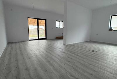 Casă cu 4 camere în Moșnița Nouă - 2
