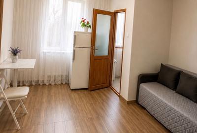 Garsonieră decomandată în Titan