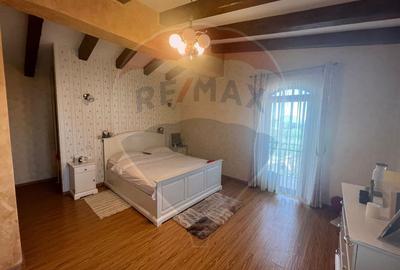 Casă cu 4 camere cu Teren 328 Mp în Golești - 4
