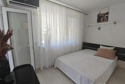 Apartament cu 3 camere decomandat, mobilat în Poarta 6 - 12