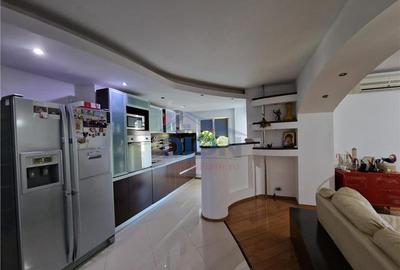 Apartament cu 3 camere decomandat, mobilat în Drumul Sării
