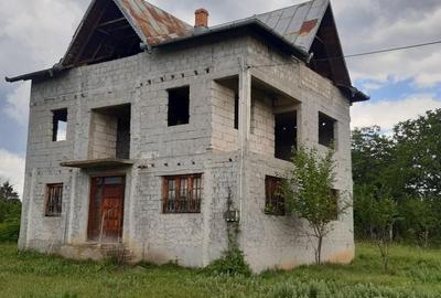 Casă cu 4 camere în Răzvad