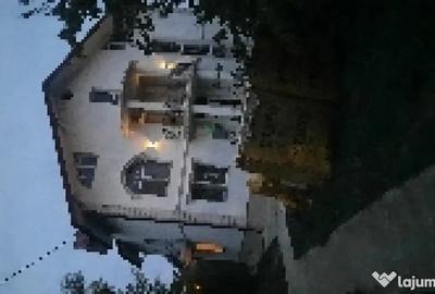 Casă cu 3 camere cu Teren 100 Mp în Central