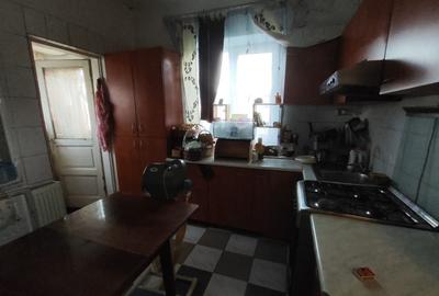 Apartament cu 3 camere decomandat, mobilat în Andronache - 9