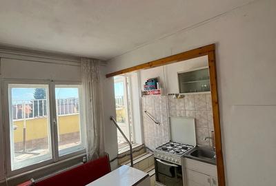 Apartament cu 4 camere decomandat în Bălcescu