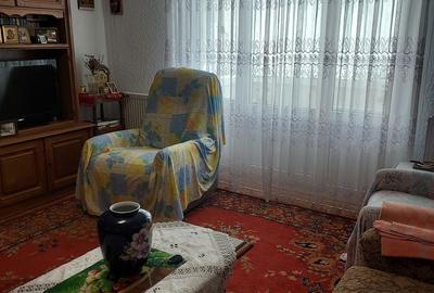 Apartament cu 3 camere decomandat în George Enescu