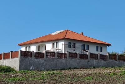 Casă individuală cu 4 camere cu Teren 2000 Mp în Moriști - 1