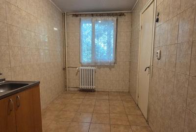 Apartament cu 3 camere decomandat în Berceni - 1