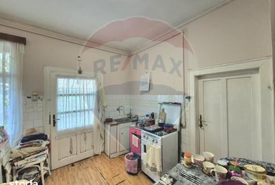 Casă cu 3 camere cu Teren 1100 Mp în Pârneava