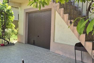 Casă cu 3 camere cu Teren 255 Mp în Central - 1