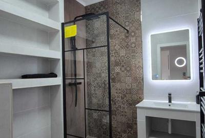Apartament cu 3 camere semidecomandat în Exterior Vest