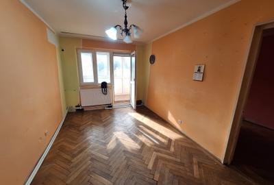 Apartament cu 3 camere semidecomandat în Micro 38