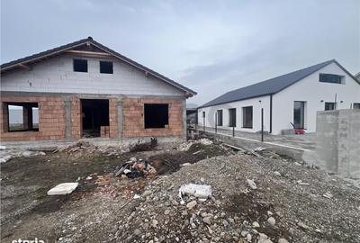 Casă cu 4 camere cu Teren 587 Mp în Central - 1