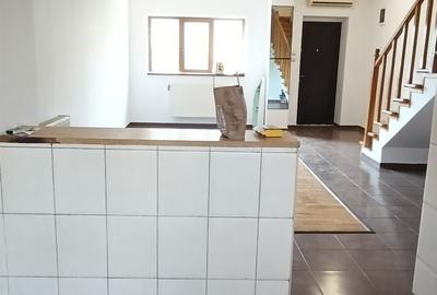 Casă cu 5 camere decomandat cu Teren 121 Mp în Rahova