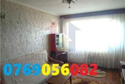 Apartament cu 3 camere decomandat în Călărași