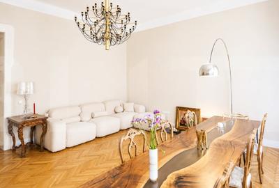 Apartament cu 3 camere semidecomandat, mobilat în Central
