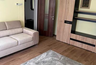 Apartament cu 3 camere semidecomandat în Grigorescu