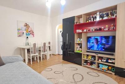 Apartament cu 3 camere semidecomandat în Tătărași