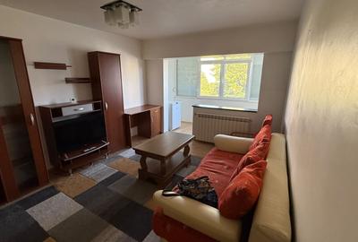Apartament cu 3 camere decomandat, mobilat în Faleza Nord