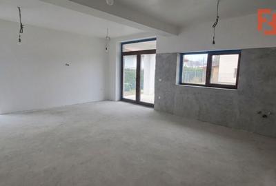 Casă cu 5 camere cu Teren 390 Mp în Exterior Est - 1