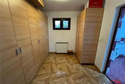 Casă cu 4 camere cu Teren 586 Mp în Petrești - 1