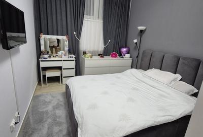Apartament cu 3 camere decomandat în Roșu