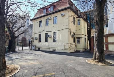 Apartament cu 4 camere semidecomandat în Romană