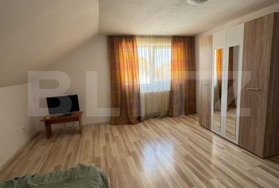 Apartament cu 3 camere semidecomandat, mobilat în Florești