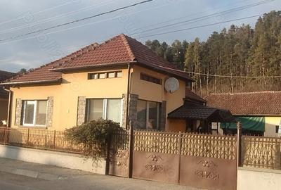 Casă cu 4 camere cu Teren 1050 Mp în Bratca - 2