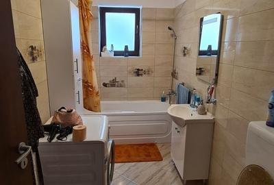 Apartament cu 2 camere decomandat în Roșu - 2