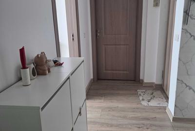 Apartament cu 3 camere semidecomandat în Titan - 2