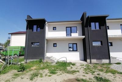 Casă individuală cu 4 camere cu Canalizare în 1 Decembrie - 2