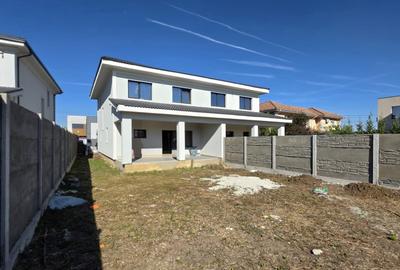 Duplex cu 5 camere cu Canalizare în Dumbrăvița