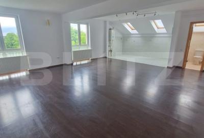 Apartament cu 3 camere decomandat în Periferie