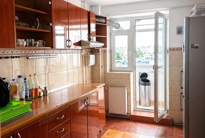 Apartament cu 4 camere decomandat, mobilat în Micro 18