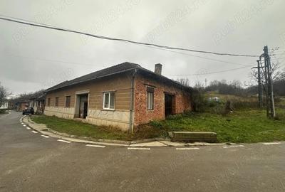 Casă cu Teren 2877 Mp în Zolt - 1