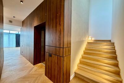 Penthouse cu 5 camere decomandat în Titulescu