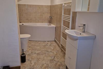 Casă cu 6 camere cu Canalizare în Central - 33