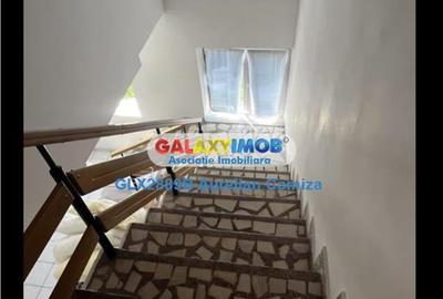 Casă cu 10 camere cu Garaj în 1 Mai - 18