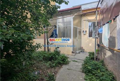 Casă cu 3 camere cu Garaj în Andronache