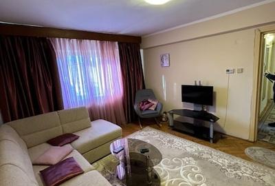 Apartament cu 3 camere semidecomandat, mobilat în Ultracentral