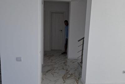 Casă cu 5 camere cu Canalizare în Hărman