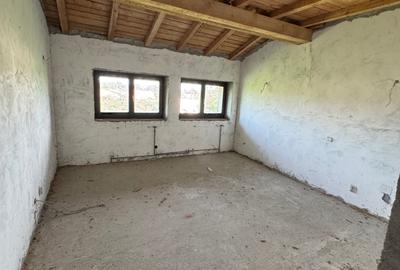 Casă cu 11 camere cu Canalizare în Brănești - 28