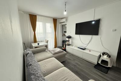 Apartament cu 3 camere semidecomandat, mobilat în P-ța Doina